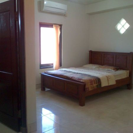 Oyo 586 Hotel Wijaya Kalasan Kültér fotó